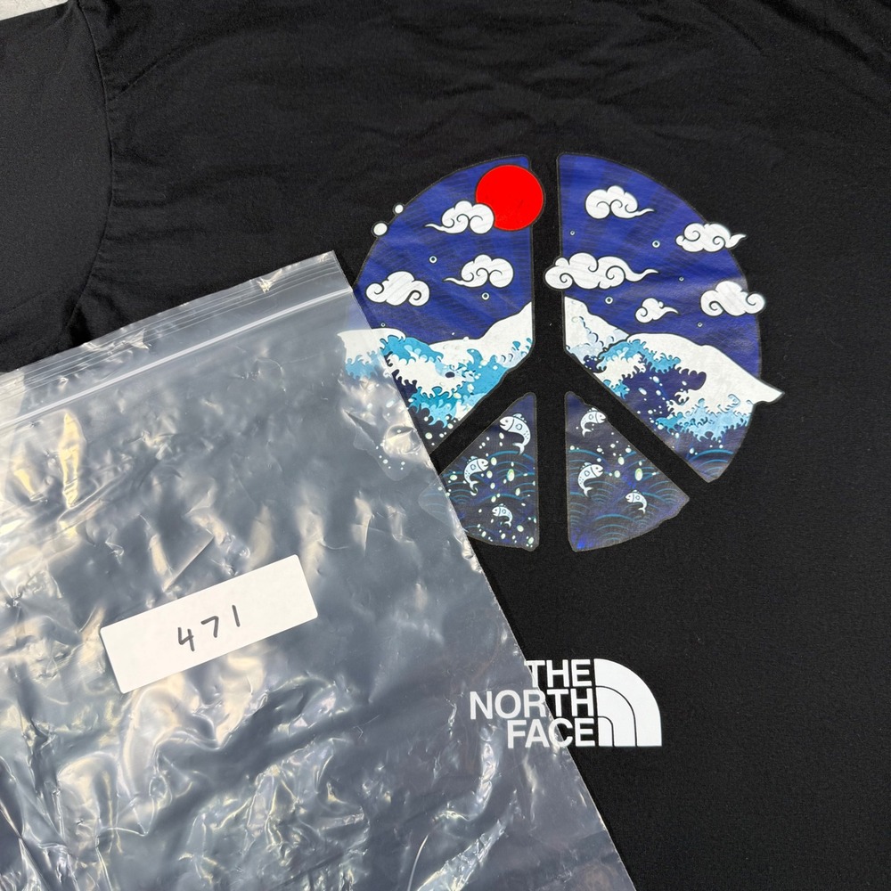 The North Face T-Shirt Mens XL Black Peace Sign Japanese Wave Graphic Tee - Picture 7 of 7